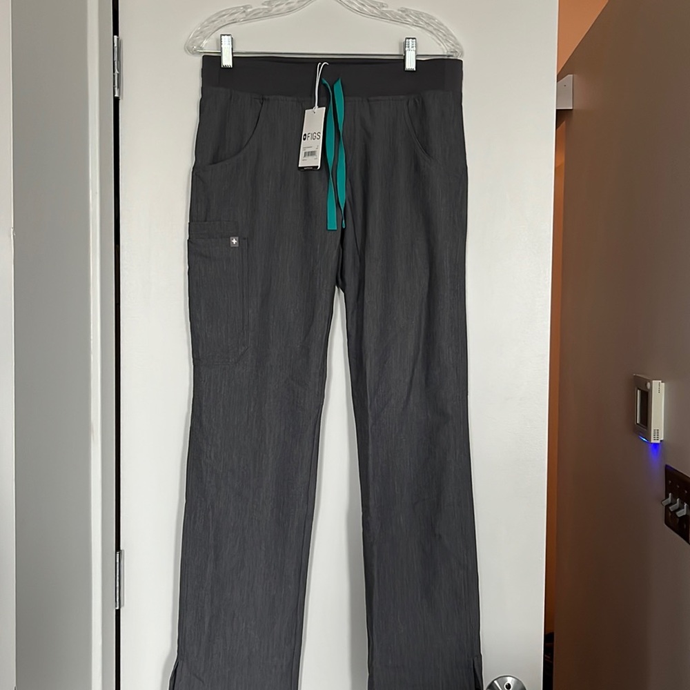 Figs Kade cargo scrub pant in graphite